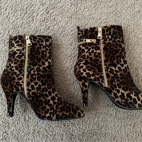 Bellini leopard ankle booties - Picture 2 of 7